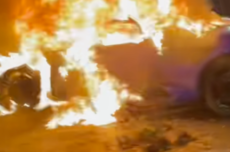 不止电车会起火 成都一兰博基尼撞上绿化带后自燃烧成空壳