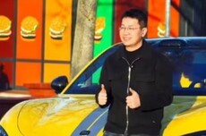 卢伟冰德国试驾小米SU7车型,为2027年出海欧洲努力