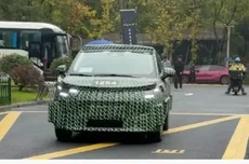 全新A系列首车,零跑A10实车谍照曝光