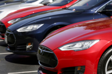 Model S事故致5人死亡 特斯拉因车门缺陷被起诉