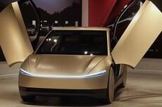 不招司机招保险专员，特斯拉Robotaxi新岗位藏玄机