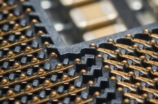 纯血美国芯片 马斯克暗示将建巨型工厂:考虑与Intel合作