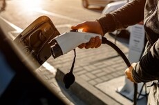 男子编造充“劣质电”致车辆自燃谣言:把自己送进去了