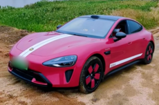 小米SU7竟被P成事故车造谣 女车主:好企业不该被大量抹黑