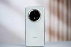 波兰前副总理怒斥美国:过去我用华为手机 现在却买不到了