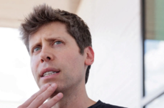 奥特曼：AI将率先担任OpenAI CEO，几年内就能管理主要部门