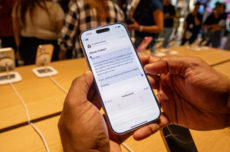 每年10亿美元 苹果Siri被曝将使用谷歌1.2万亿参数AI大模型