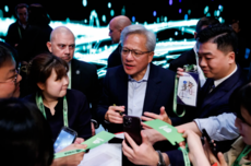 英伟达疯狂一周：市值暴增2.8万亿 黄仁勋出尽风头