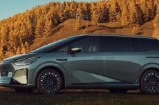 何小鹏解读小鹏超级增程战略:正式进入一车双能时代