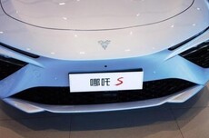 突然火了！年轻人捡漏倒闭车企“烂尾车”，有人半价买哪吒，有人12万元抄底高合