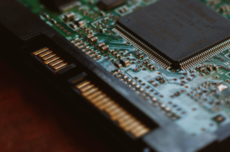 内存条变身“电子茅台”,谁买单?