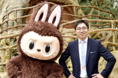 1820亿王宁,遇到了自己的“花西子坎”