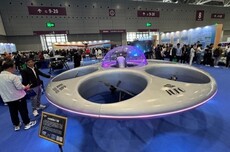 外形酷似UFO 全球首款载人飞碟亮相本届高交会8号馆