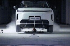 全球首次720度三连碰!AION i60挑战成功:刮底不起火爆炸