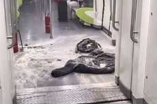 长沙地铁回应“女生衣服自燃”：系充电宝自燃，火已扑灭