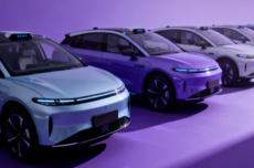 Robotaxi商业化：规模、成本与责任的“三重门”