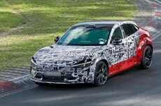 小米YU7新款现身，这外观真的太骚了