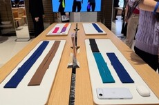 都是谁在买？1899元的iPhone Pocket上架即售罄