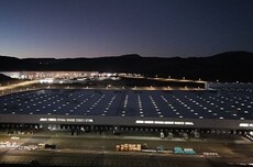 特斯拉公布电动重卡Semi工厂内部实景,明年正式量产