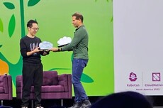 中国首位，华为云王泽锋荣获CNCF终身成就奖