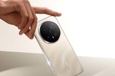 大折叠的新方向?消息称荣耀开始评估阔折叠手机