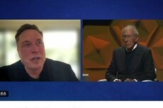 馬斯克最新訪談:目標每年在太空部屬100吉瓦AI衛(wèi)星