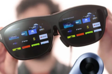 从“全网催货”到“价格背刺”，Rokid的“iPhone时刻”何时到来？