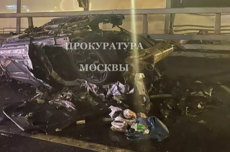 俄罗斯一富豪驾驶兰博基尼Urus失控翻车身亡：现金散落一地