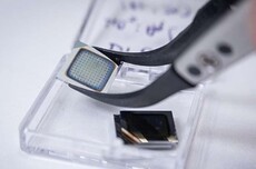 类人机器人里程碑：科学家研制出可切换角色的“全能”人工神经元