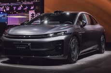 广汽昊铂A800内饰公布：全球首创2+1变形座椅，一键变四座