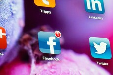 王自如建議把手機(jī)系統(tǒng)調(diào)成英文：國(guó)產(chǎn)App廣告彈窗會(huì)變得極少