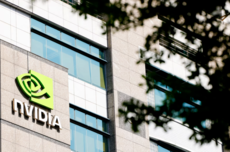 英伟达第三财季净利润同比增长65% 业绩超预期股价涨4%