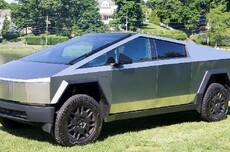 马斯克形容Cybertruck是“外星科技”，大得像象、跑得像豹