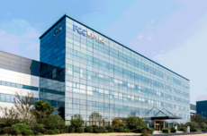 净利暴增285%!380亿光伏玻璃巨头,熬过至暗时刻