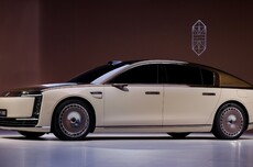 尊界S800车主福利增加了：原价买首批华为Mate 80 RS等机型