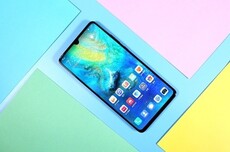 友商压力山大！Mate 80全系备货量感受下：首批或30万台左右 渠道商称华为有魄力