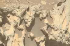 登陆5年后，NASA毅力号火星车发现疑似陨石