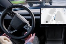 特斯拉FSD v14.2.1遭吐槽：速度配置档位差距大，切换时车速骤降