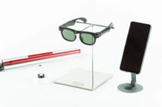 国内首款AI助盲眼镜发布：300ms超低延迟 接入通义千问