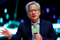 英伟达曾险些破产？黄仁勋坦言：全年无休，一直活在“破产焦虑”中