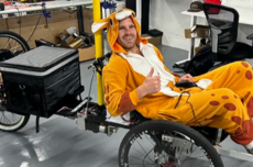 外卖小哥的竞争对手来了！全球首款自动送货自行车现身硅谷