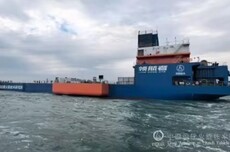 定名“领航者”：中国首艘火箭网系回收海上平台命名交付