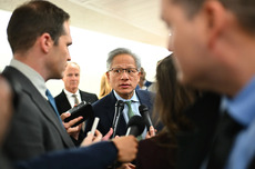 英伟达CEO黄仁勋与特朗普会面，讨论芯片出口管制