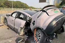女子开蔚来EC6发生严重事故车体都断成两节：本人安然无恙