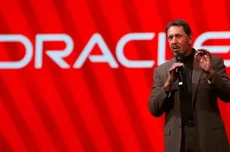 甲骨文股价暴跌超10%!订单积压越来越多 “烧钱”砸AI风险令人担忧