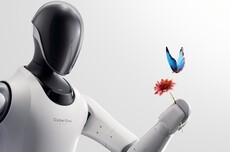 全国首个全自主人形机器人导览解决方案发布 可控制展区灯光