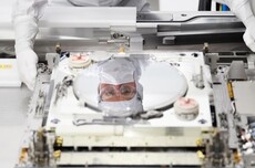 阿斯麦CEO:不如让中国保持依赖 以防自主研发形成竞争力