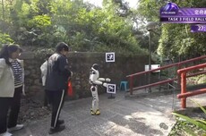 机器人集体到香港户外极限挑战，狗比人强