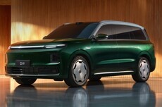 零跑D19内饰细节公开：4处静奢壁灯、3种智能定制香氛