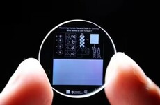 单碟存360TB、寿命达138亿年,SPhotonix 5D玻璃存储技术启动数据中心落地计划